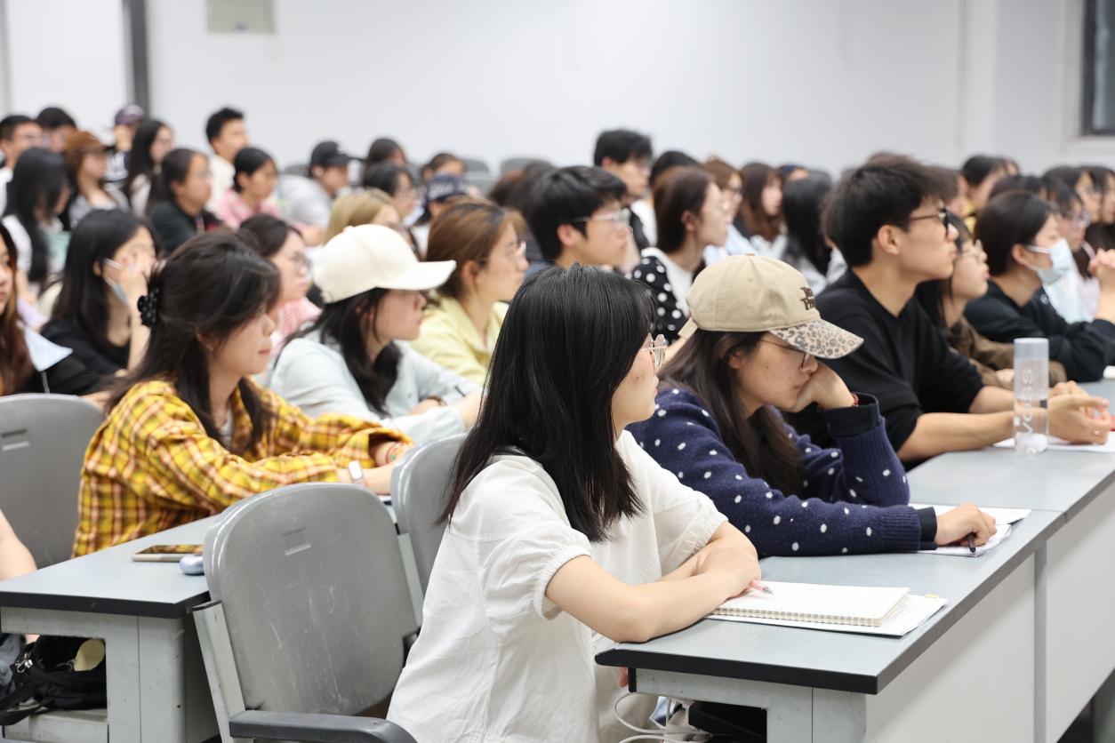 6B-203开展党校专题课堂活动