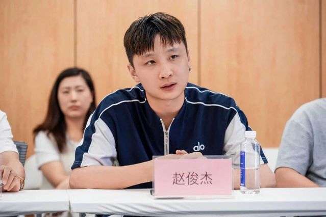 校友们重聚校园